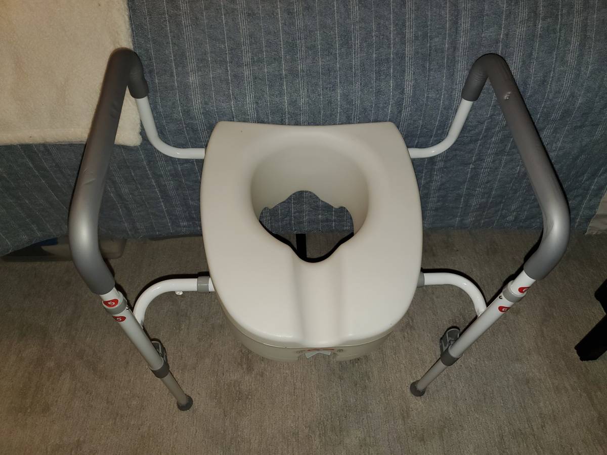 Raised Toilet Seat with Handles