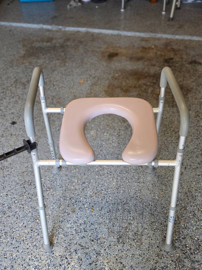 6Toilet seat riser
