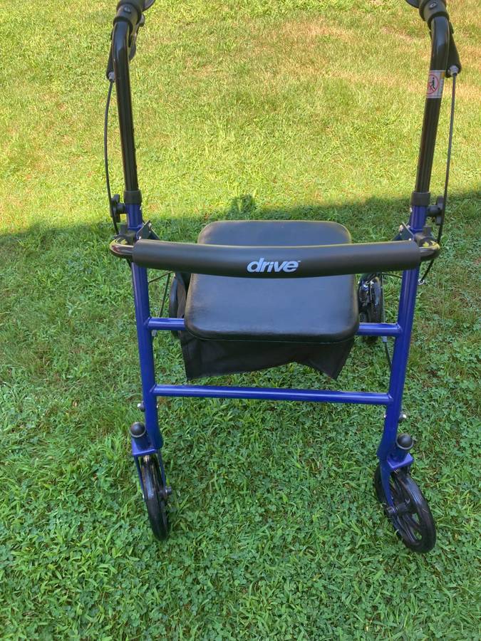 Rollator with Seat, Basket and Brakes
