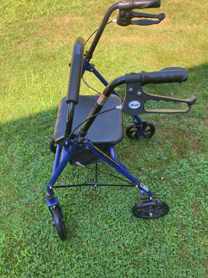 Rollator with Seat, Basket and Brakes