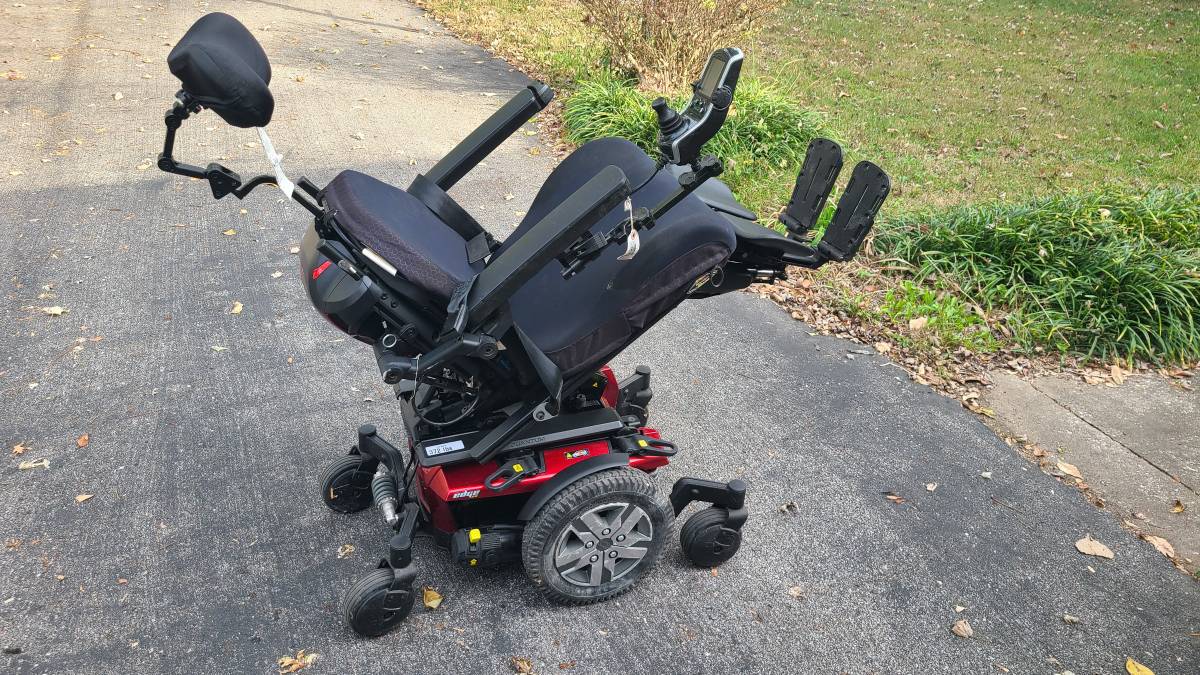 Quantum Q6 Edge Power Wheelchair