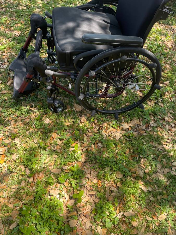 Quickie #2 Very nice high quality handicap wheelchair