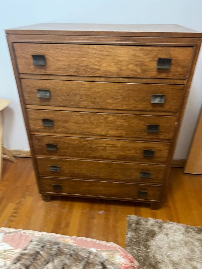 DRESSER