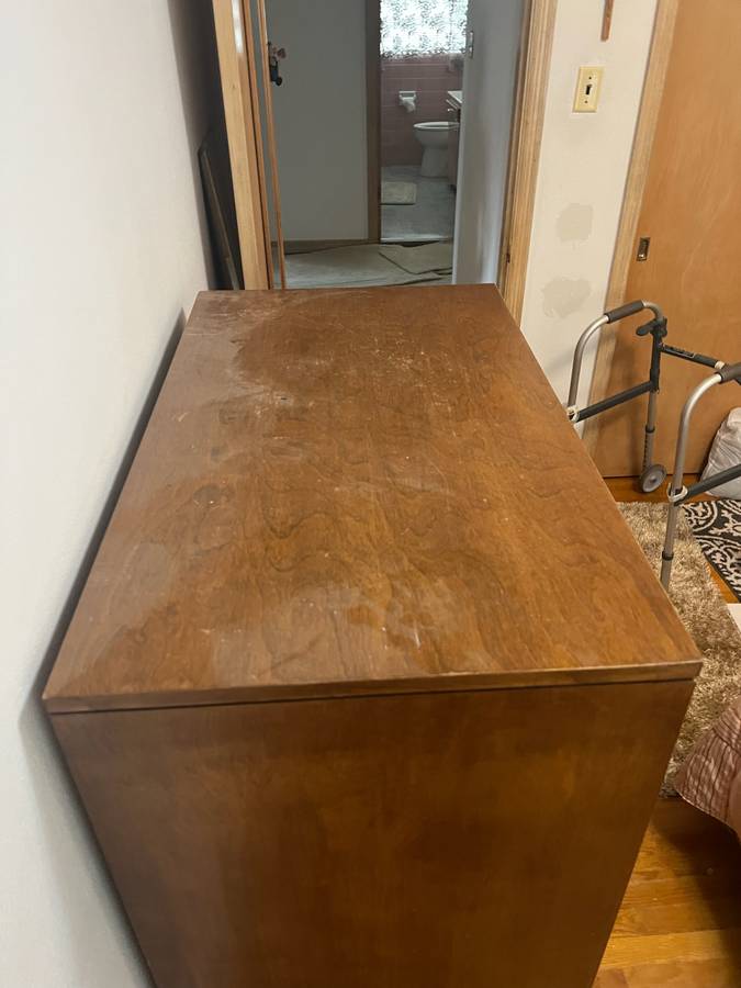 DRESSER