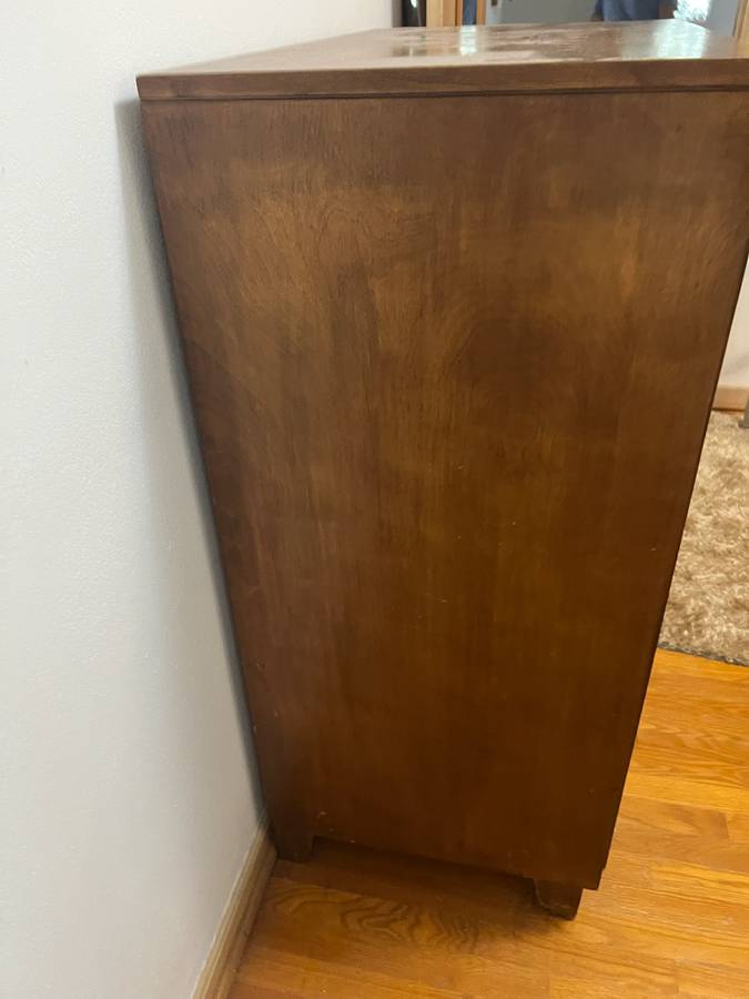DRESSER