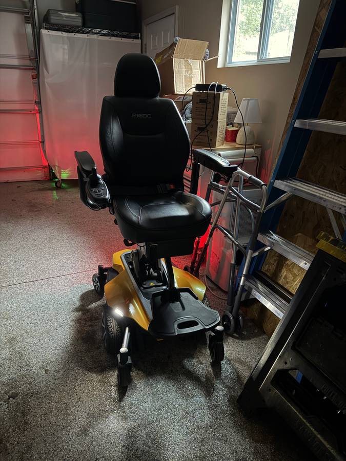 Power/ Electric Wheelchair