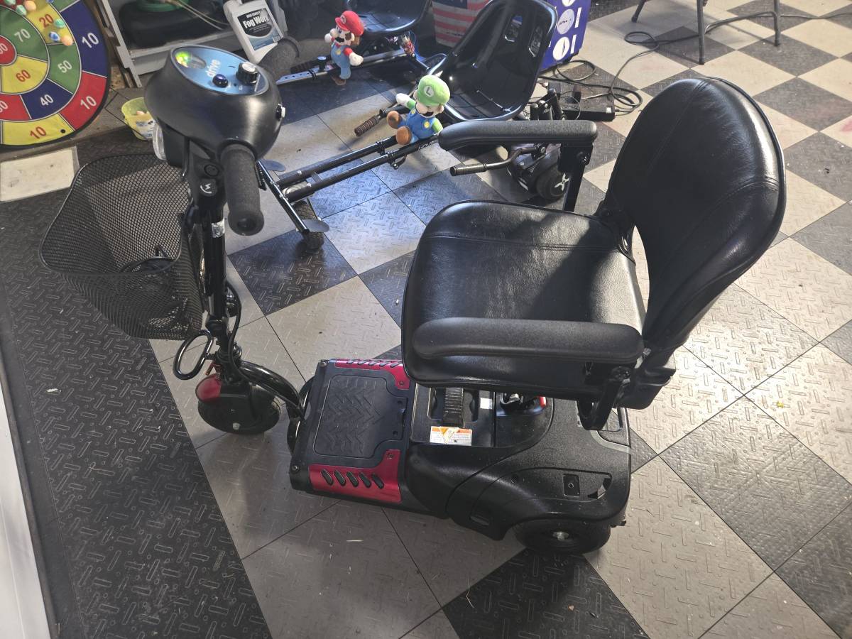 Drive Medical Phoenix Heavy Duty 3-Wheel Power Scooter