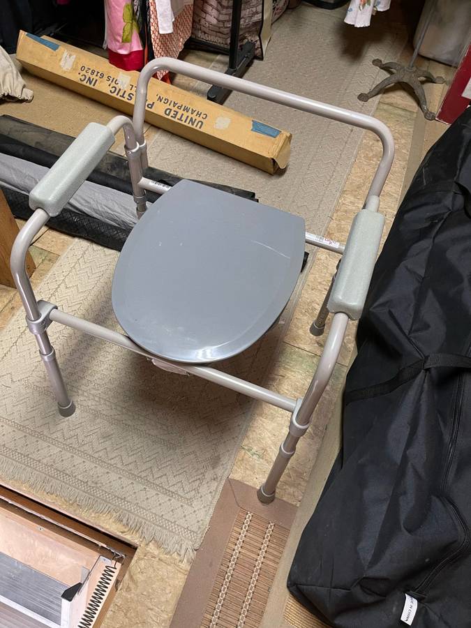 Portable toilet