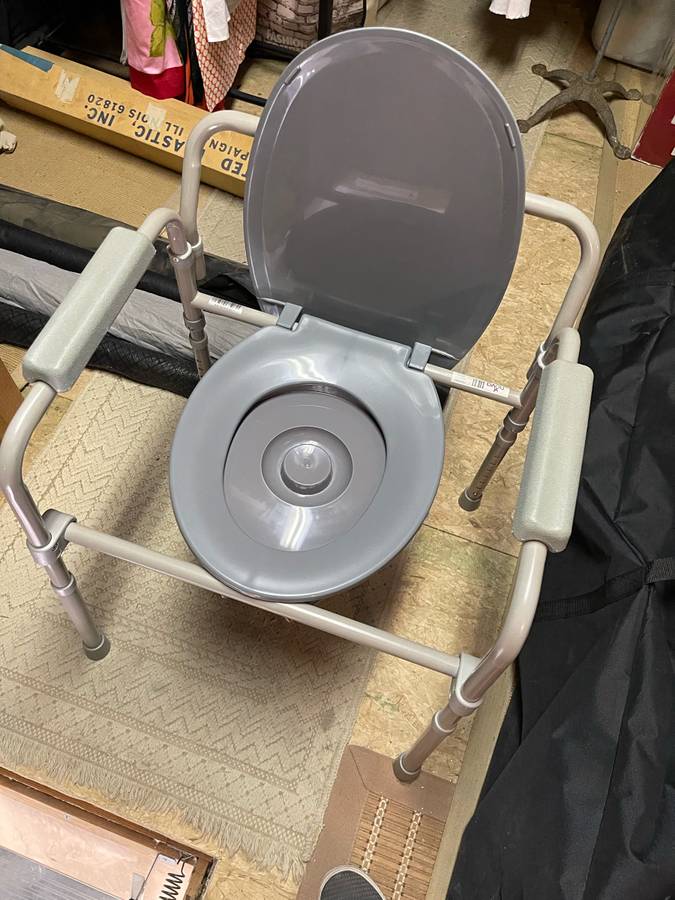 Portable toilet