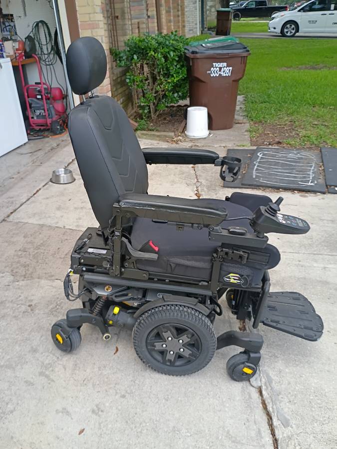 Electric wheelchair