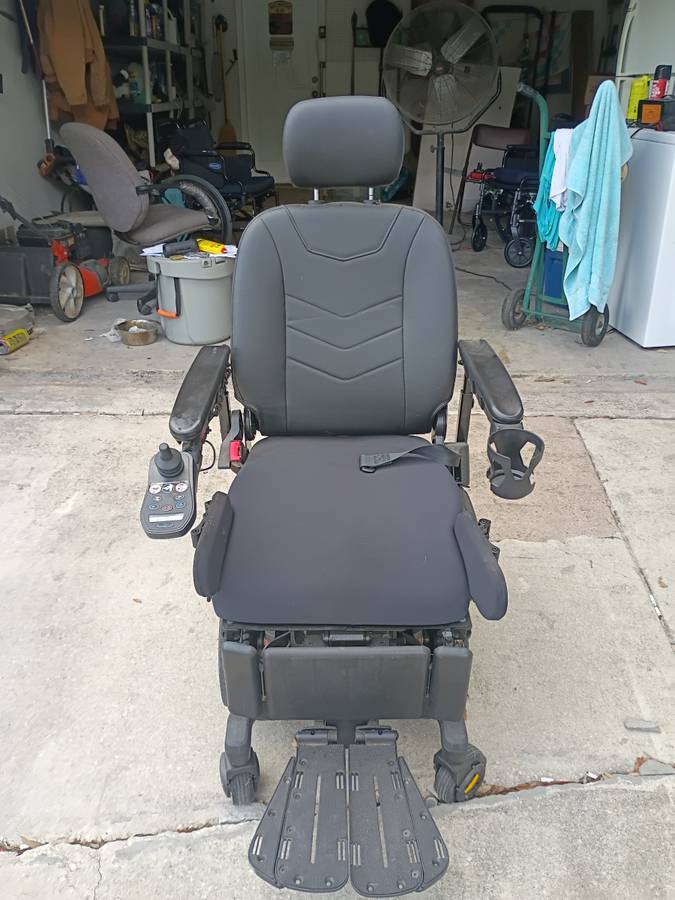 Electric wheelchair
