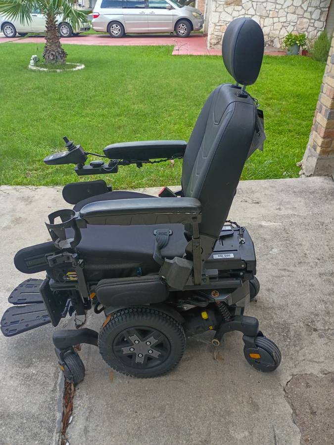 Electric wheelchair