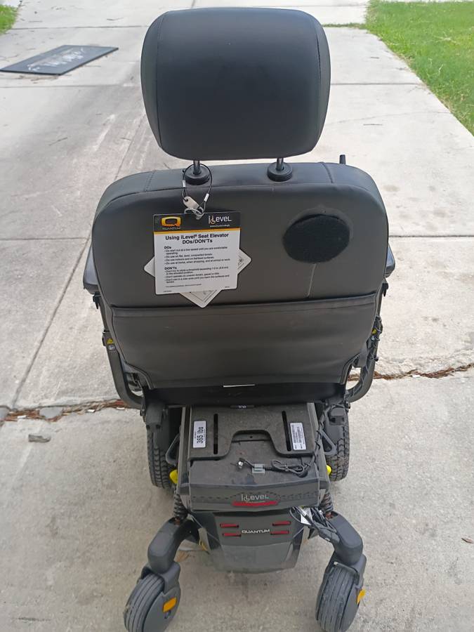 Electric wheelchair