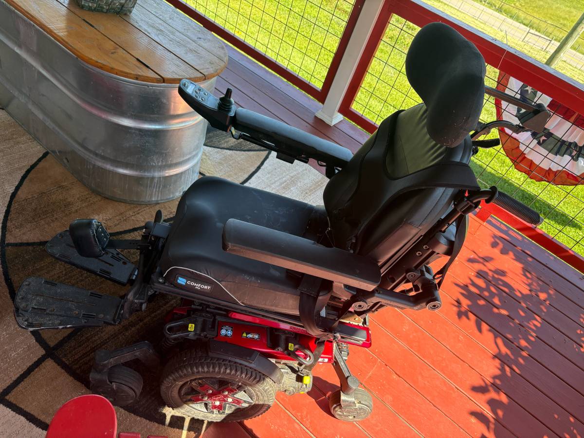 Electric wheelchair