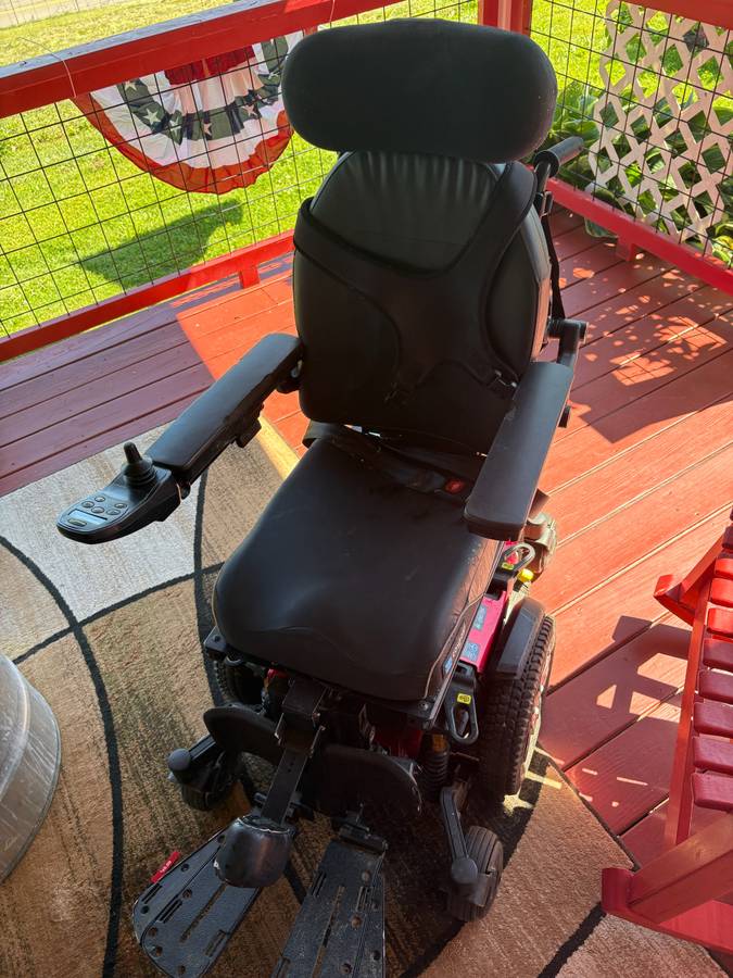 Electric wheelchair