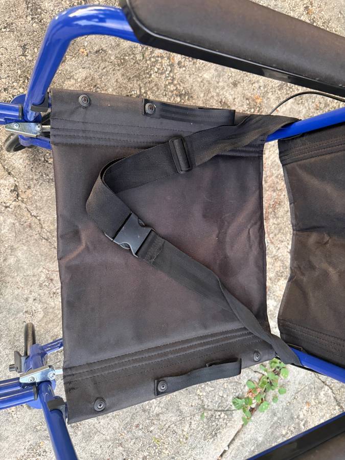 MEDLINE COMFORTABLE FOLDING WHEELCHAIR