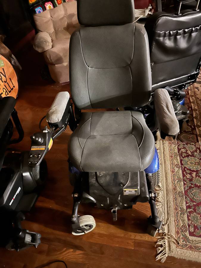 Battery powered wheelchair/scooter