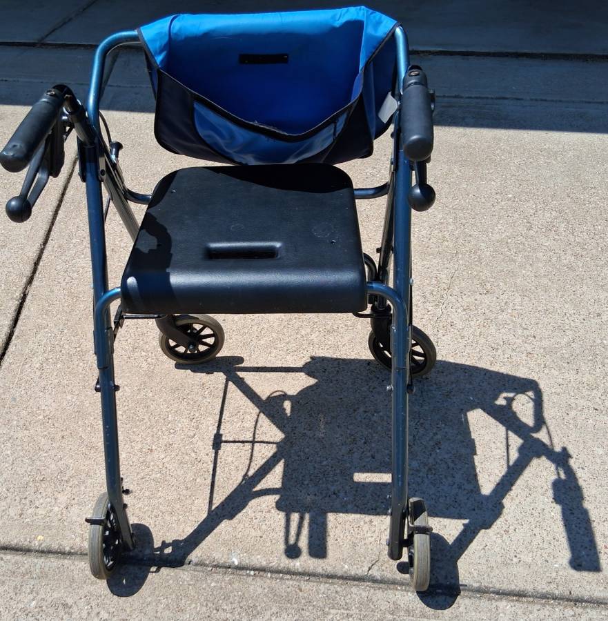 Rollator walker w Seat, hand brakes large wheels