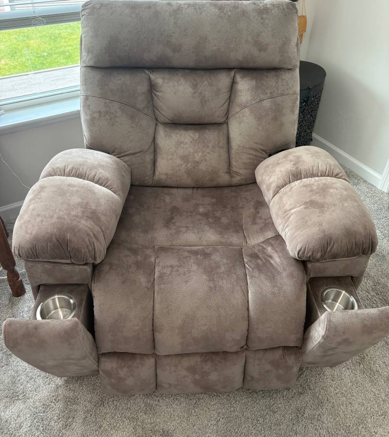POWER LIFT RECLINER CHAIR With massage and heated