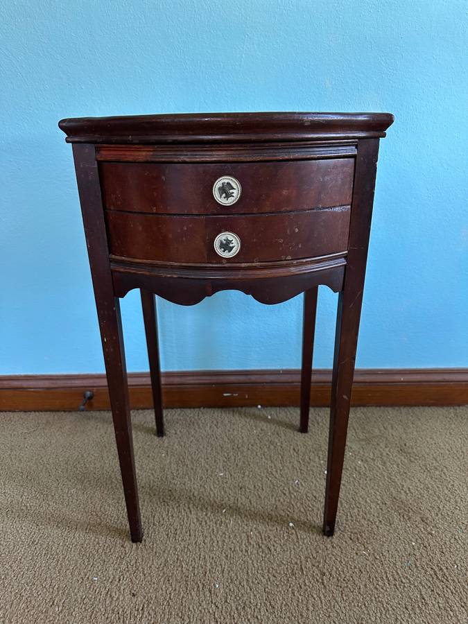 Classic American Endtable