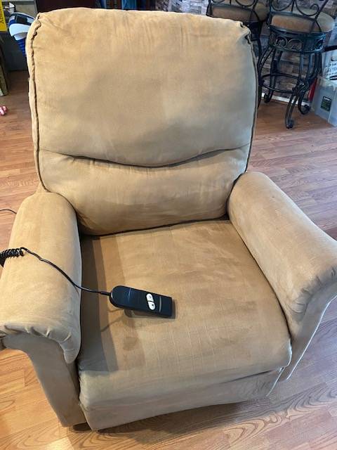 LIFT CHAIR - (HUNTER'S CREEK ORLANDO)
