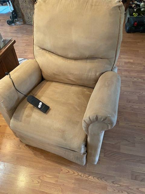 LIFT CHAIR - (HUNTER'S CREEK ORLANDO)
