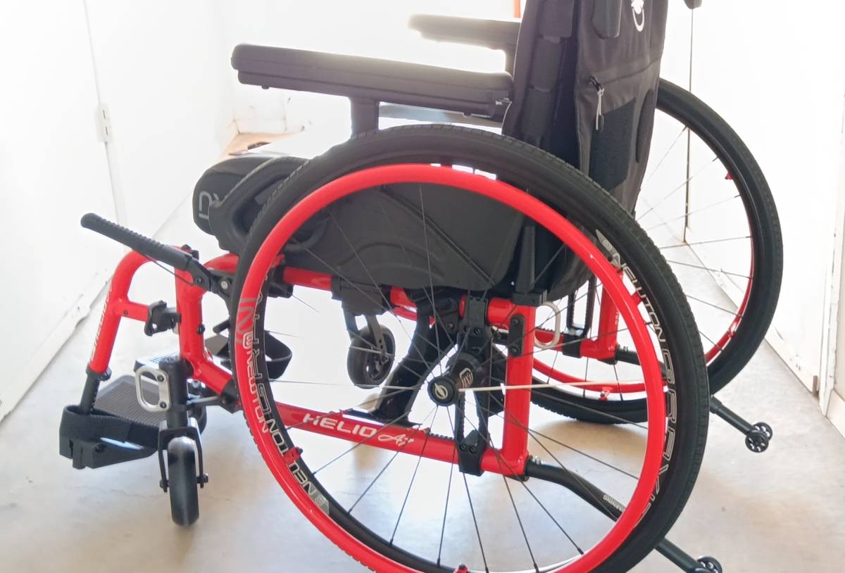 Nearly new, extremely clean aluminum wheelchair
