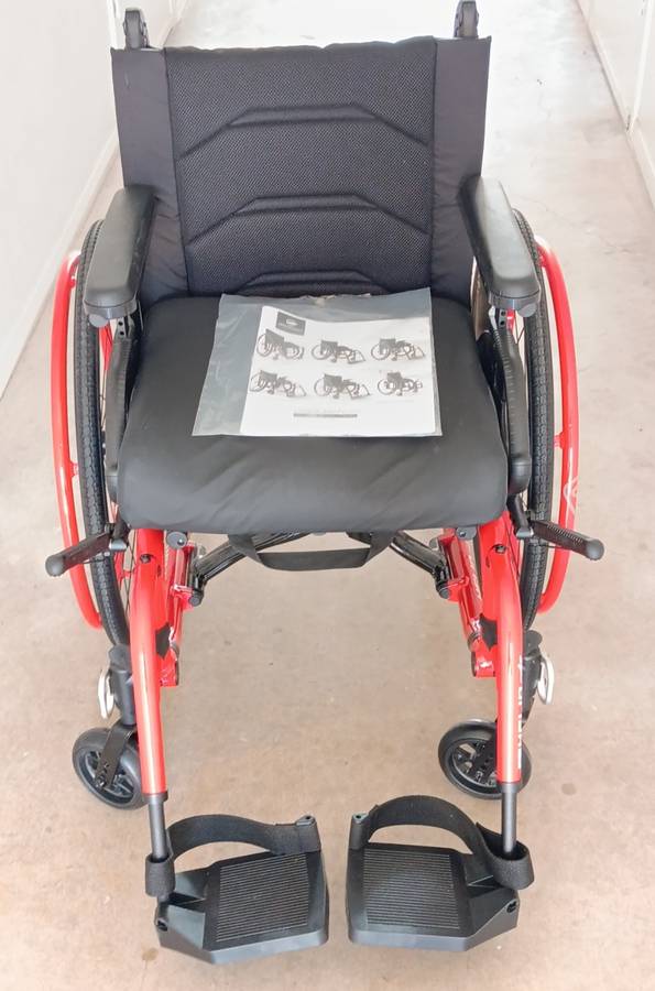 Nearly new, extremely clean aluminum wheelchair