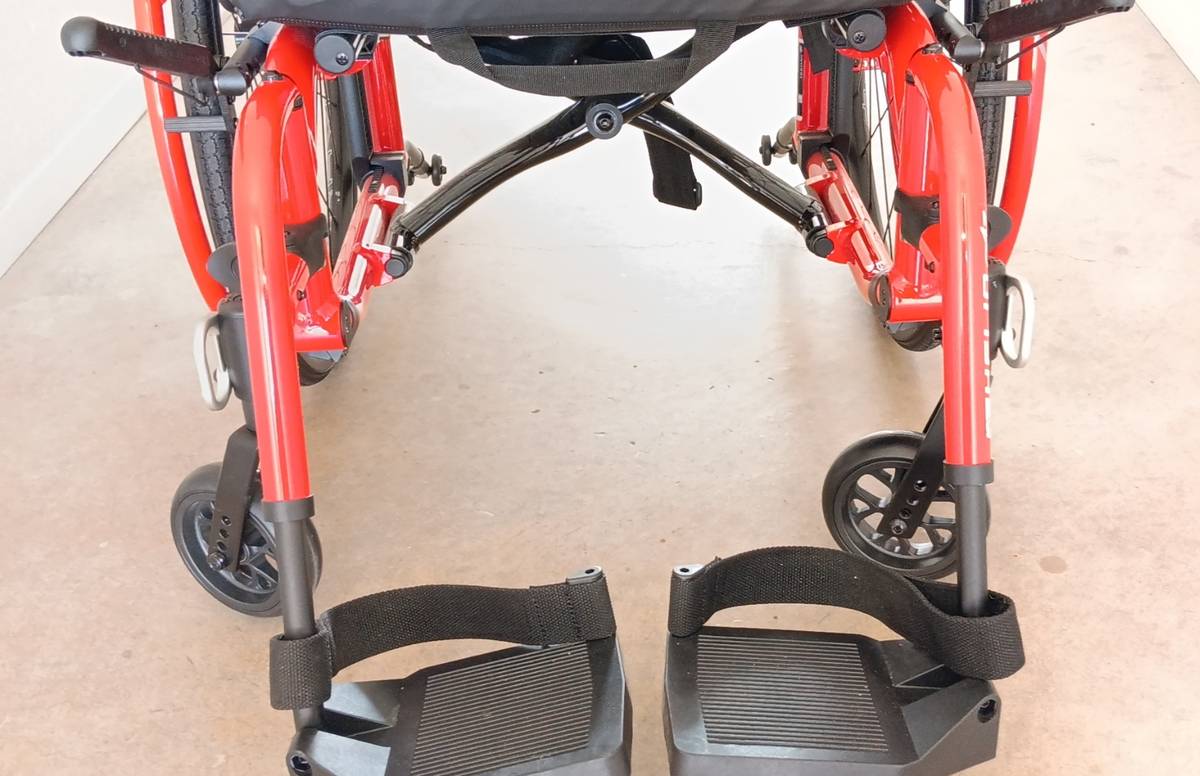 Nearly new, extremely clean aluminum wheelchair