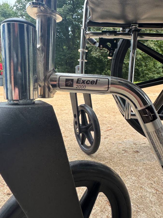 NEW Medline Wheelchair - Excel 2000