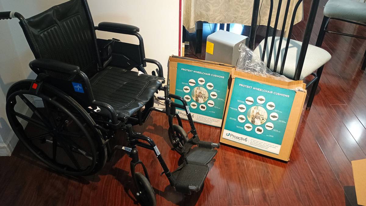 Medline Guardian K1 Folding Manual Wheelchair