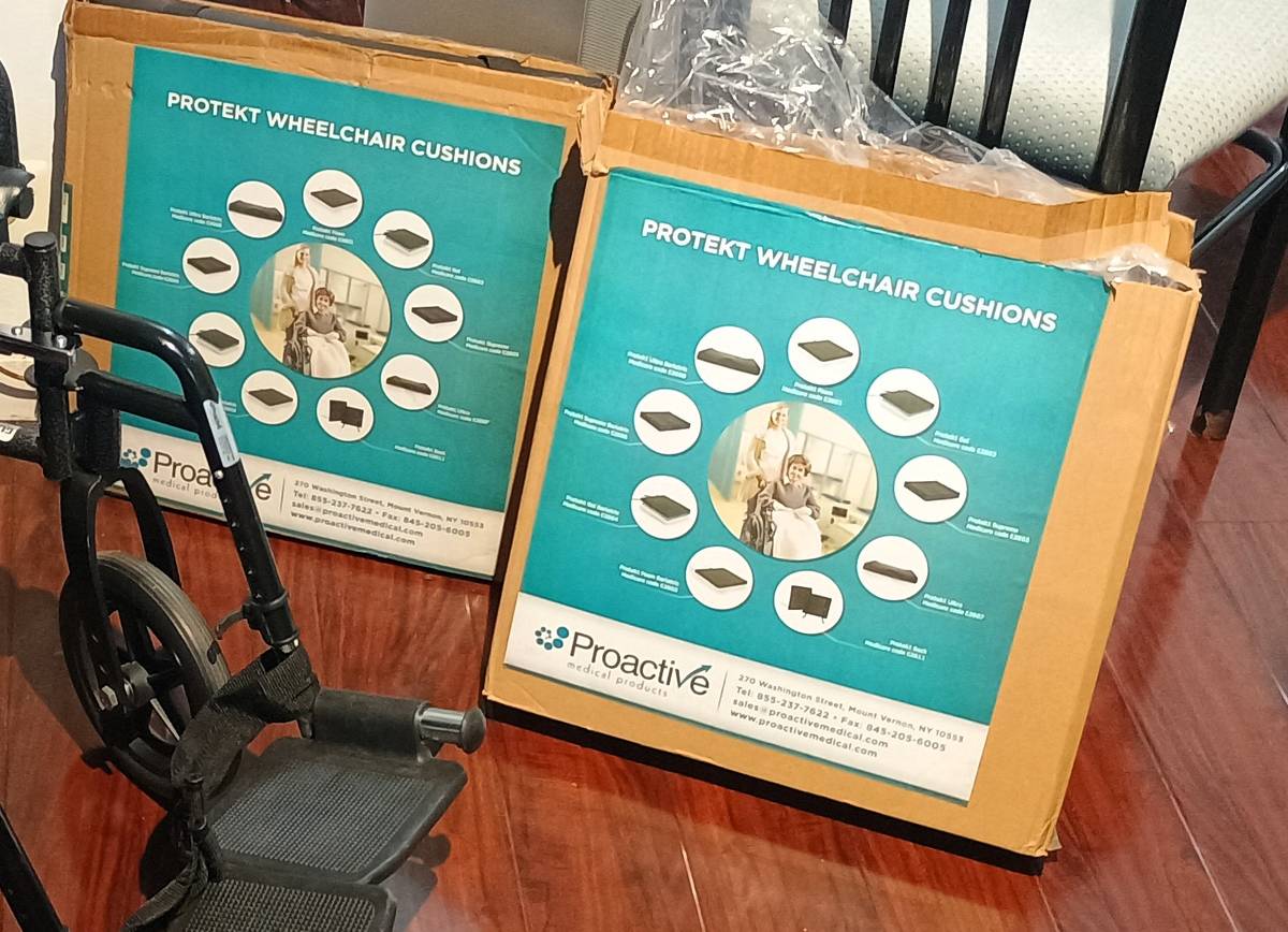 Medline Guardian K1 Folding Manual Wheelchair