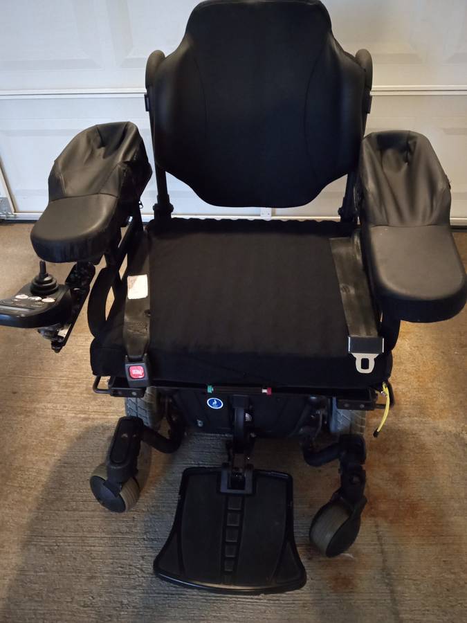 Jazzy J6 Electric Wheelchair