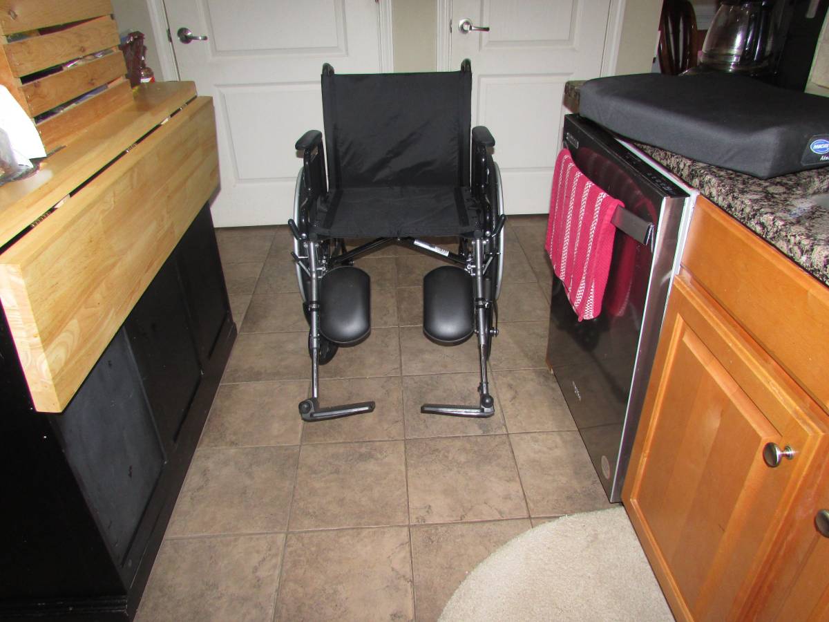 Wheelchair,Drive, 20", Footrests/Legrests