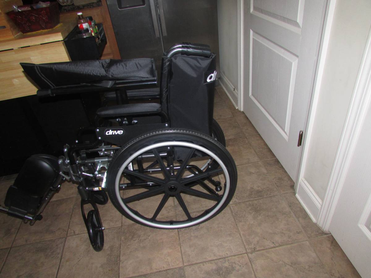 Wheelchair,Drive, 20", Footrests/Legrests