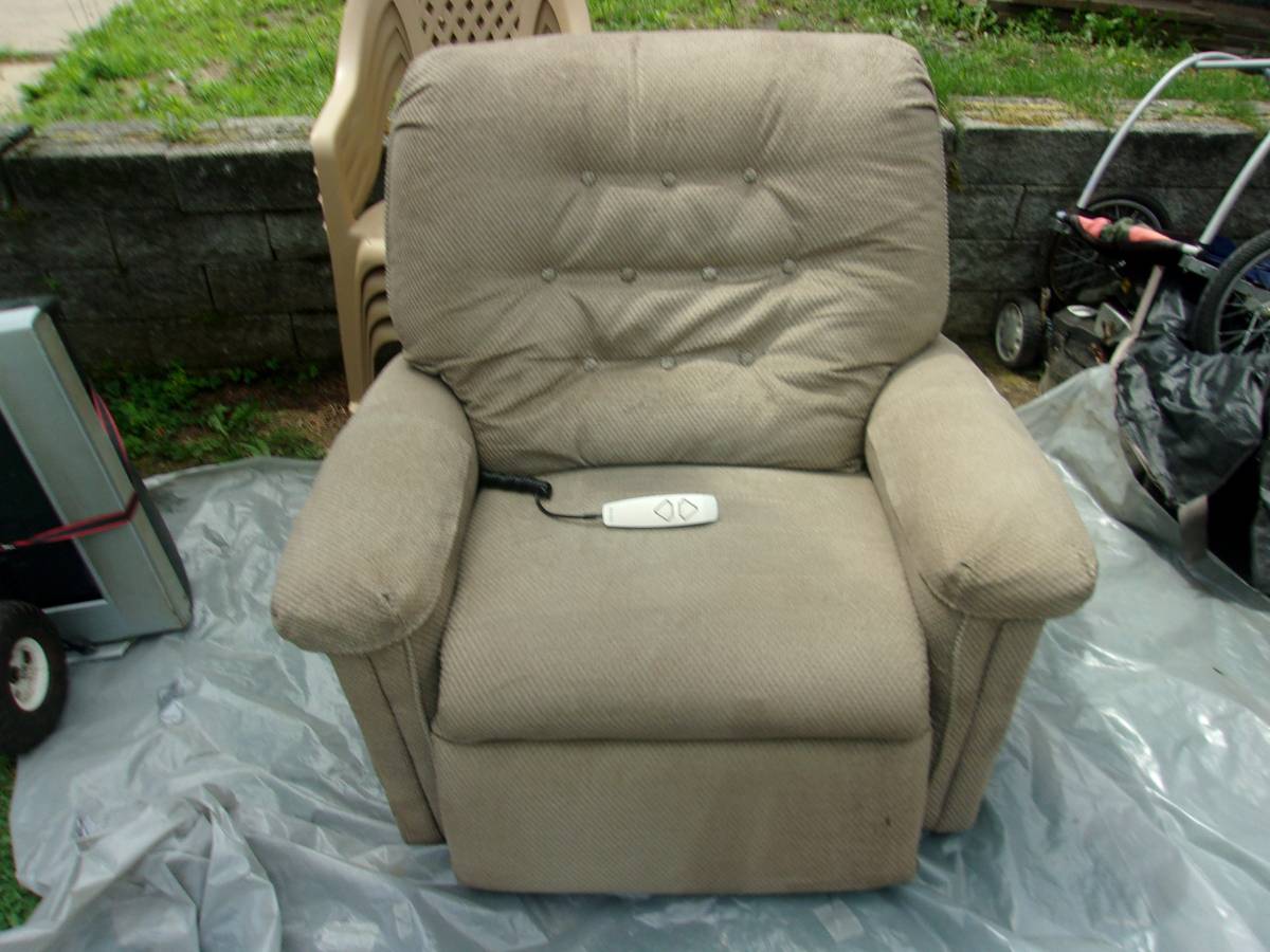 PRIDE HANDICAP wide LIFT CHAIR - WORKS GREAT !!! NICE CHAIR