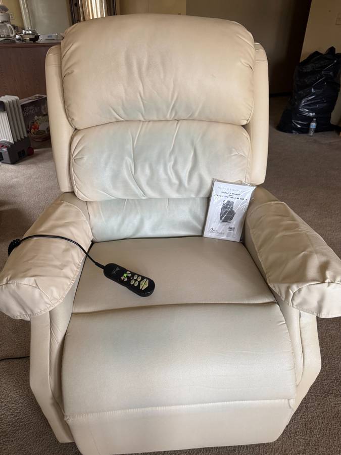 LARGE LEATHER LIFT/RECLINER CHAIR -  (Tacoma West End)