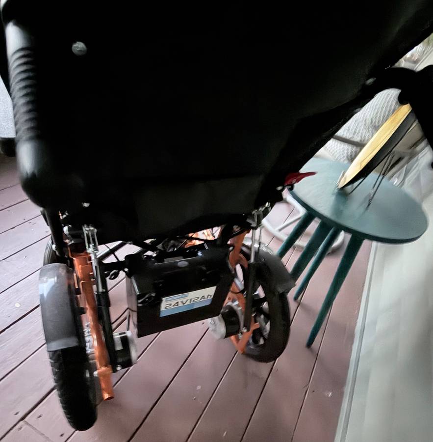 ELECTRIC WHEELCHAIR