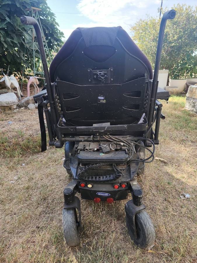 Invacare FX2 Power Wheelchair – Runs & Drives – Needs TLC