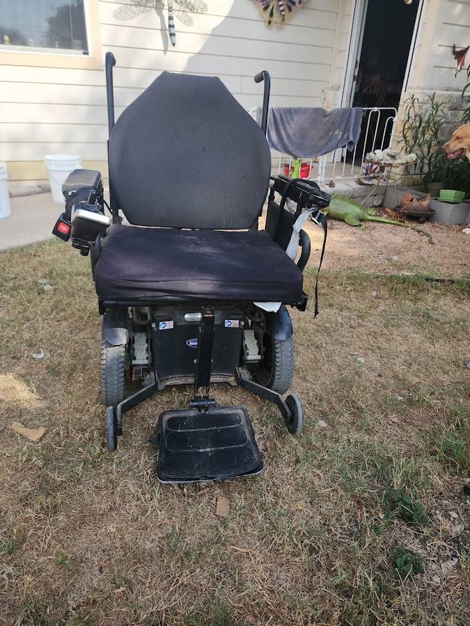 Invacare FX2 Power Wheelchair – Runs & Drives – Needs TLC
