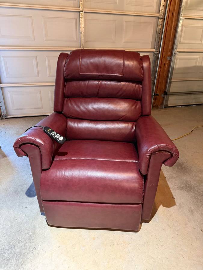 Power lift recliner
