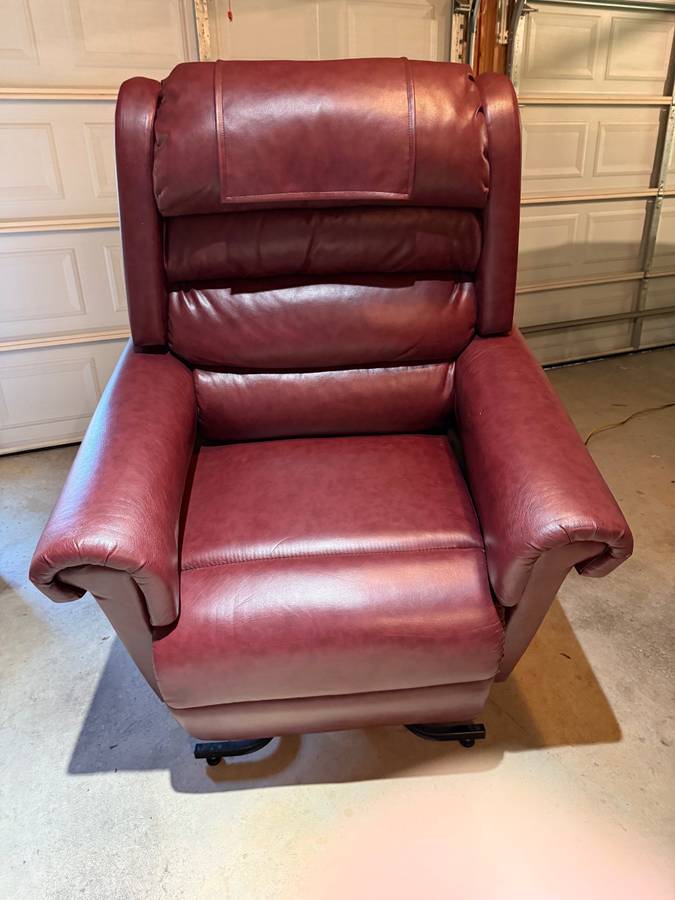 Power lift recliner